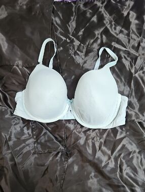 Victoria's Secret Body By Victoria Lined Perfect Coverage Bra
